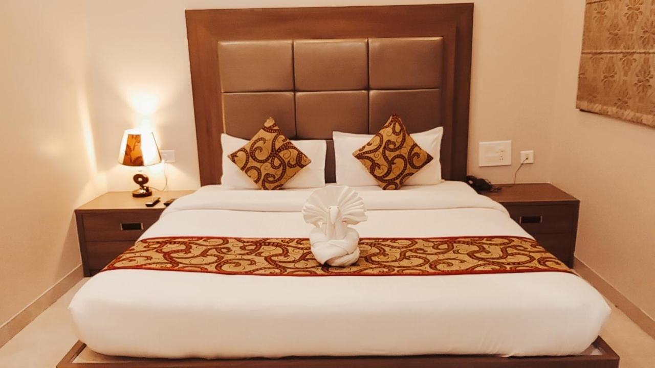 Hotel Ozas Grand Bénarès Extérieur photo