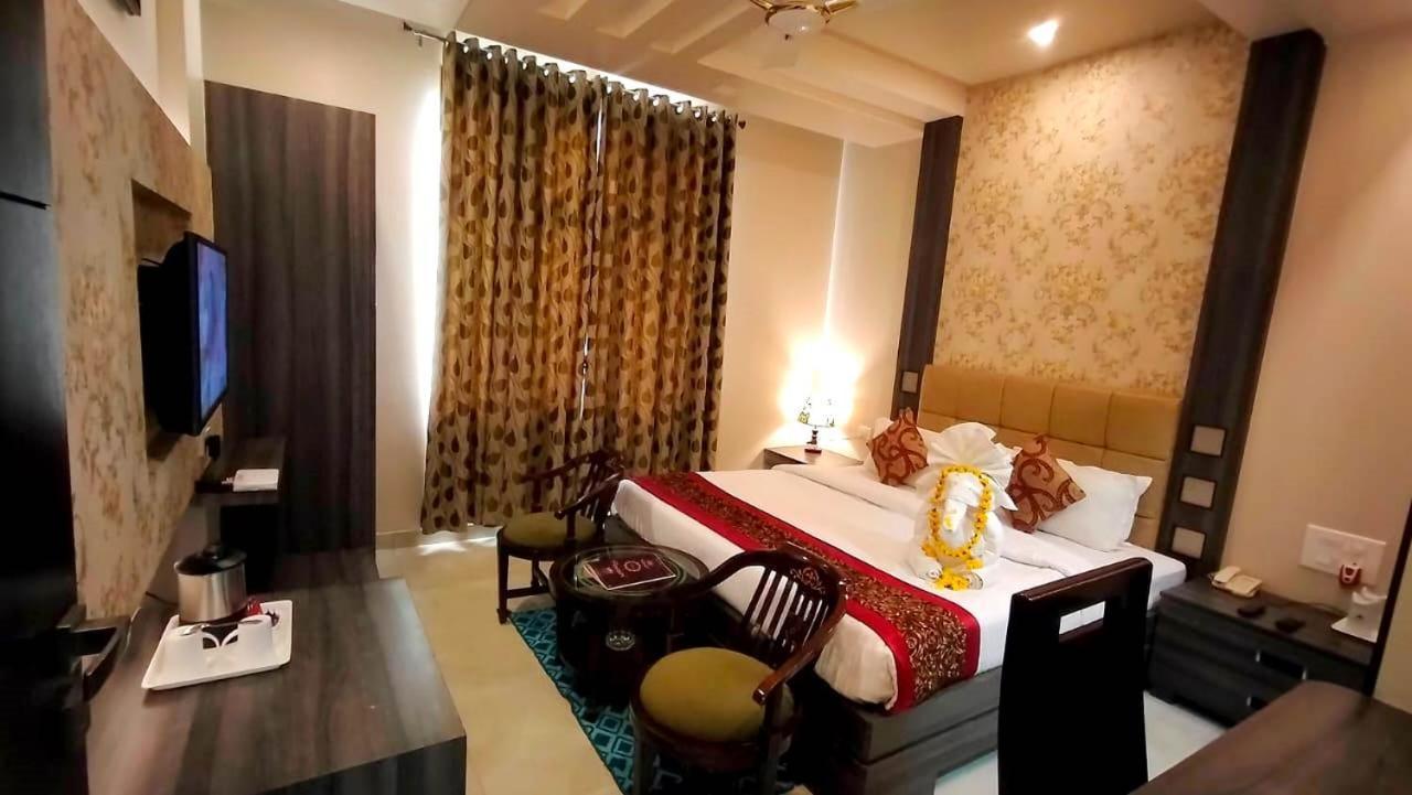 Hotel Ozas Grand Bénarès Extérieur photo
