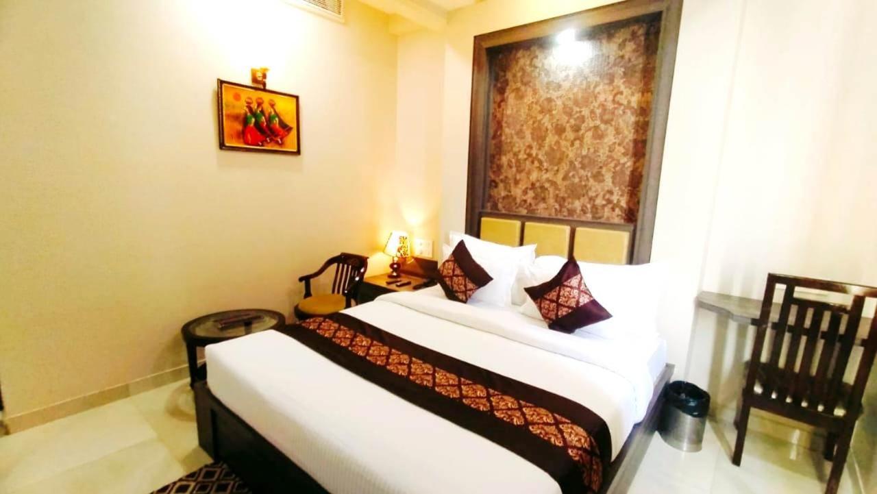 Hotel Ozas Grand Bénarès Extérieur photo