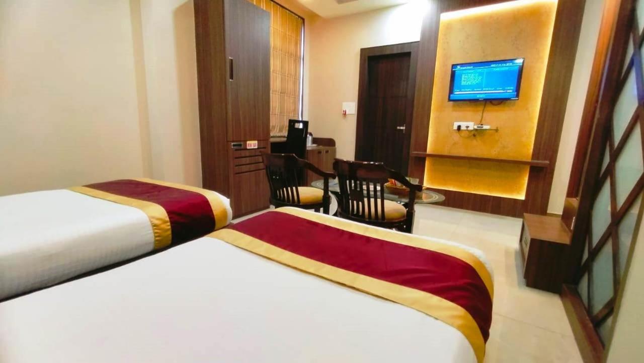 Hotel Ozas Grand Bénarès Extérieur photo