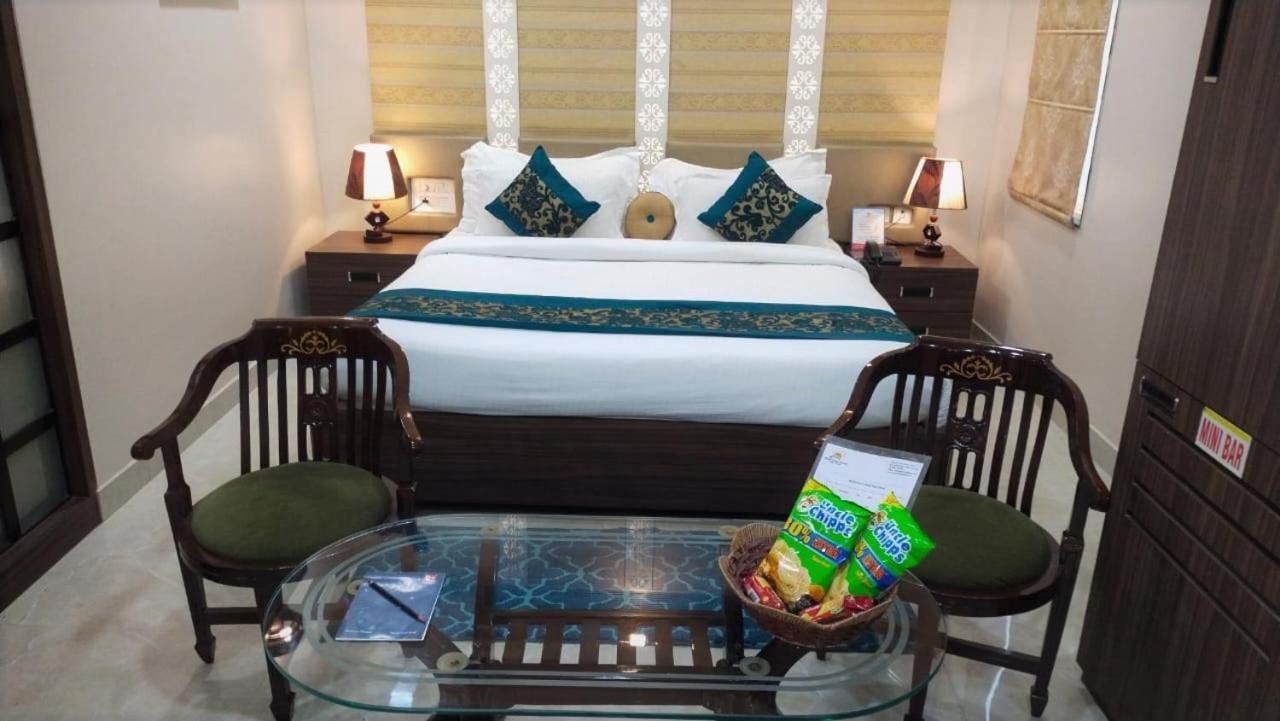 Hotel Ozas Grand Bénarès Extérieur photo