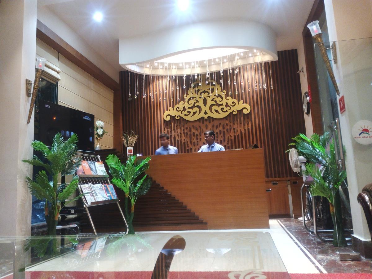 Hotel Ozas Grand Bénarès Extérieur photo